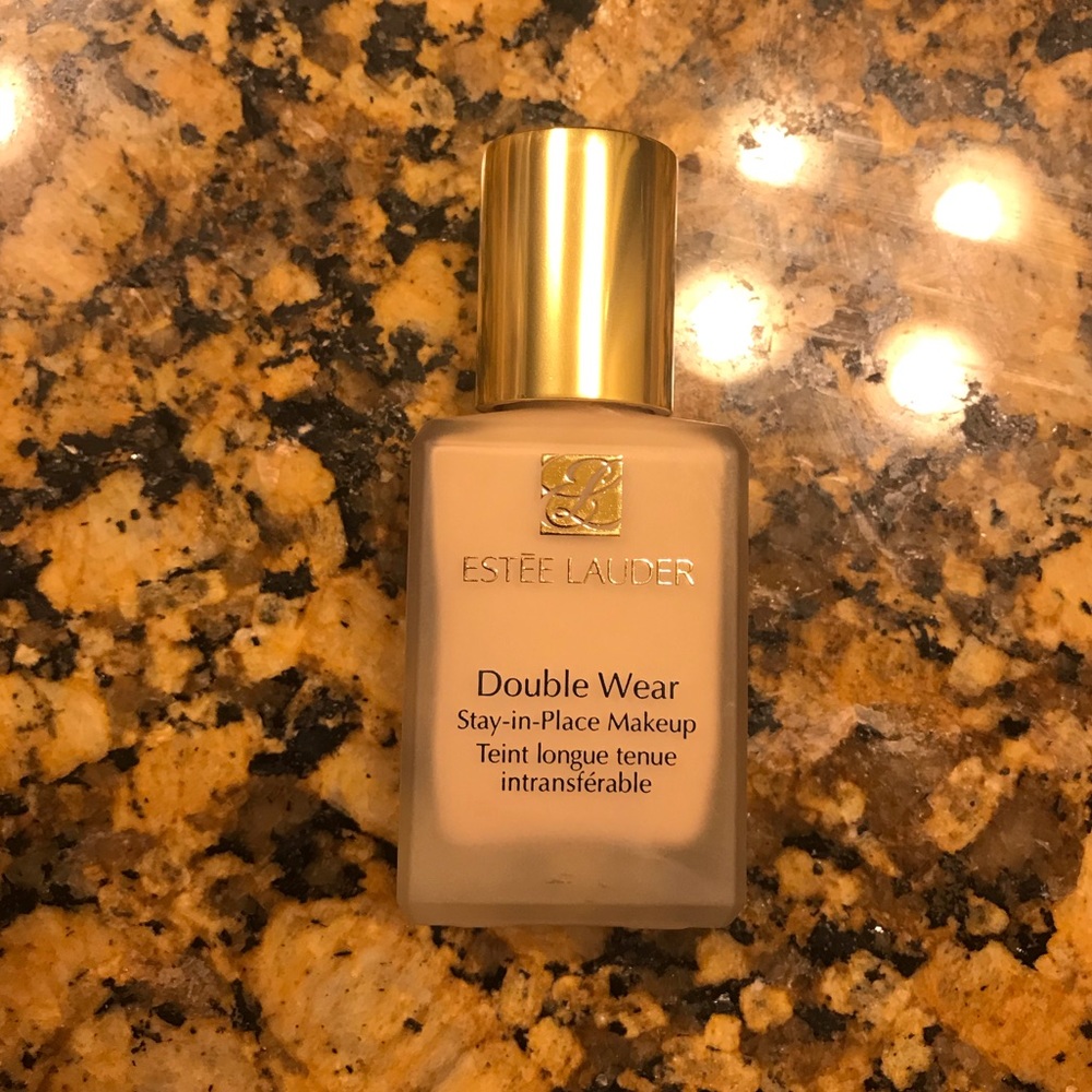 Estée Lauder Foundation 1C1 Cool Bone
